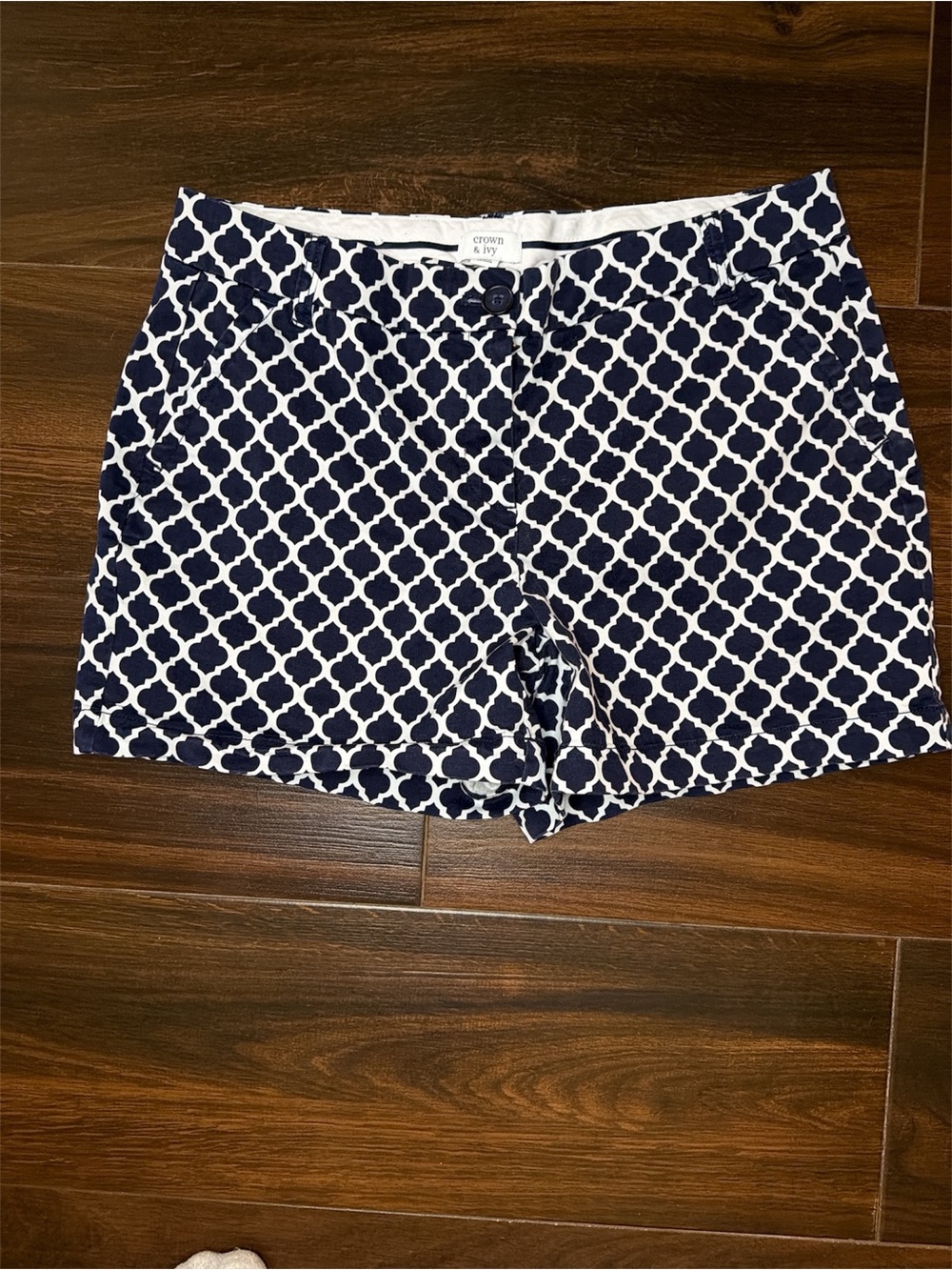 crown & ivy Women’s Navy and White Trellis Print Bermuda Shorts, Size 10